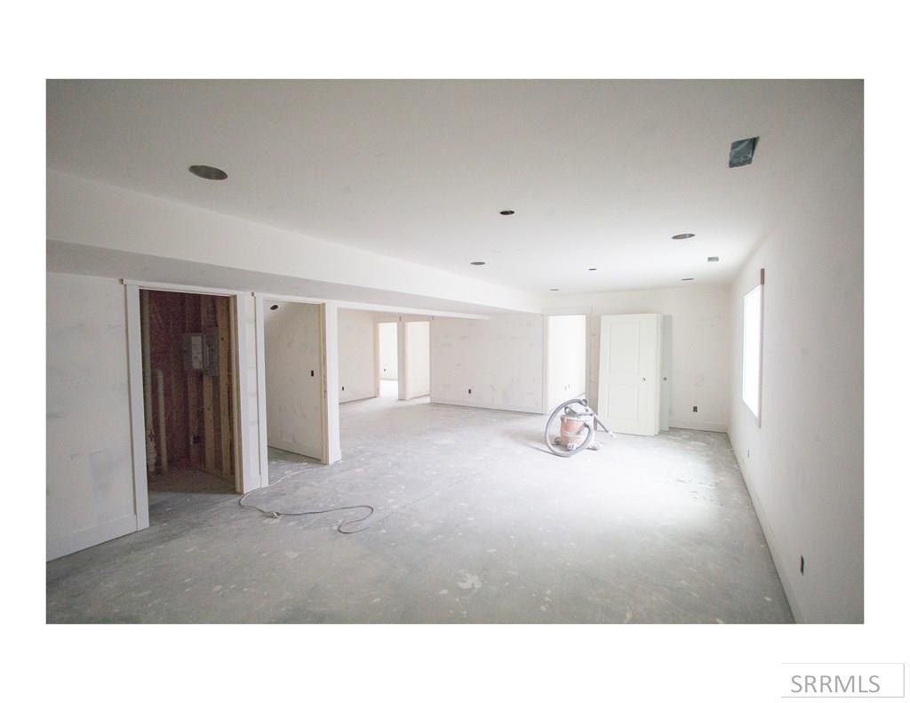 1660 Tide Pool Drive. Idaho Falls, ID 83404