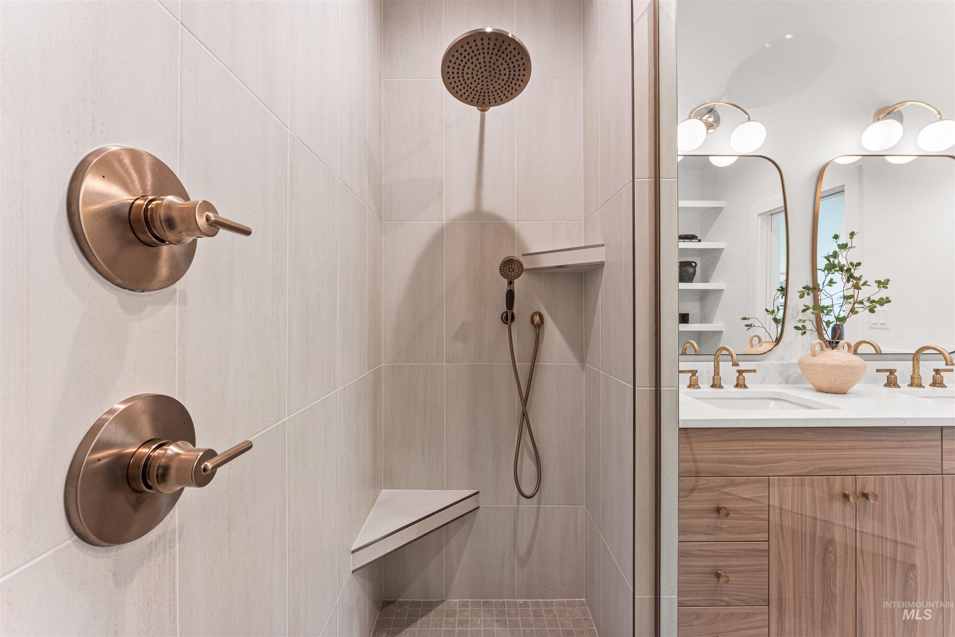 3386 W Whimbrel Lane Unit Middle Unit. Boise, ID 83703