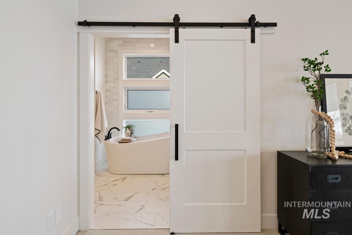 9833 S Peregrine Falcon Ave. Nampa, ID 83686