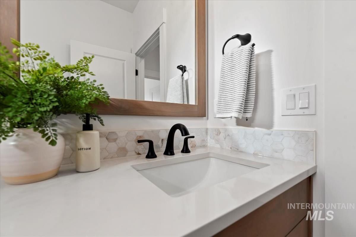 6408 E One Tree Pl. Horseshoe Bend, ID 83629
