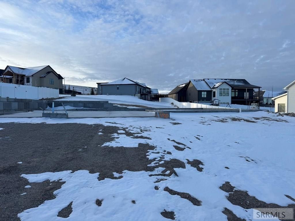 6540 Crown Crescent. Ammon, ID 83406