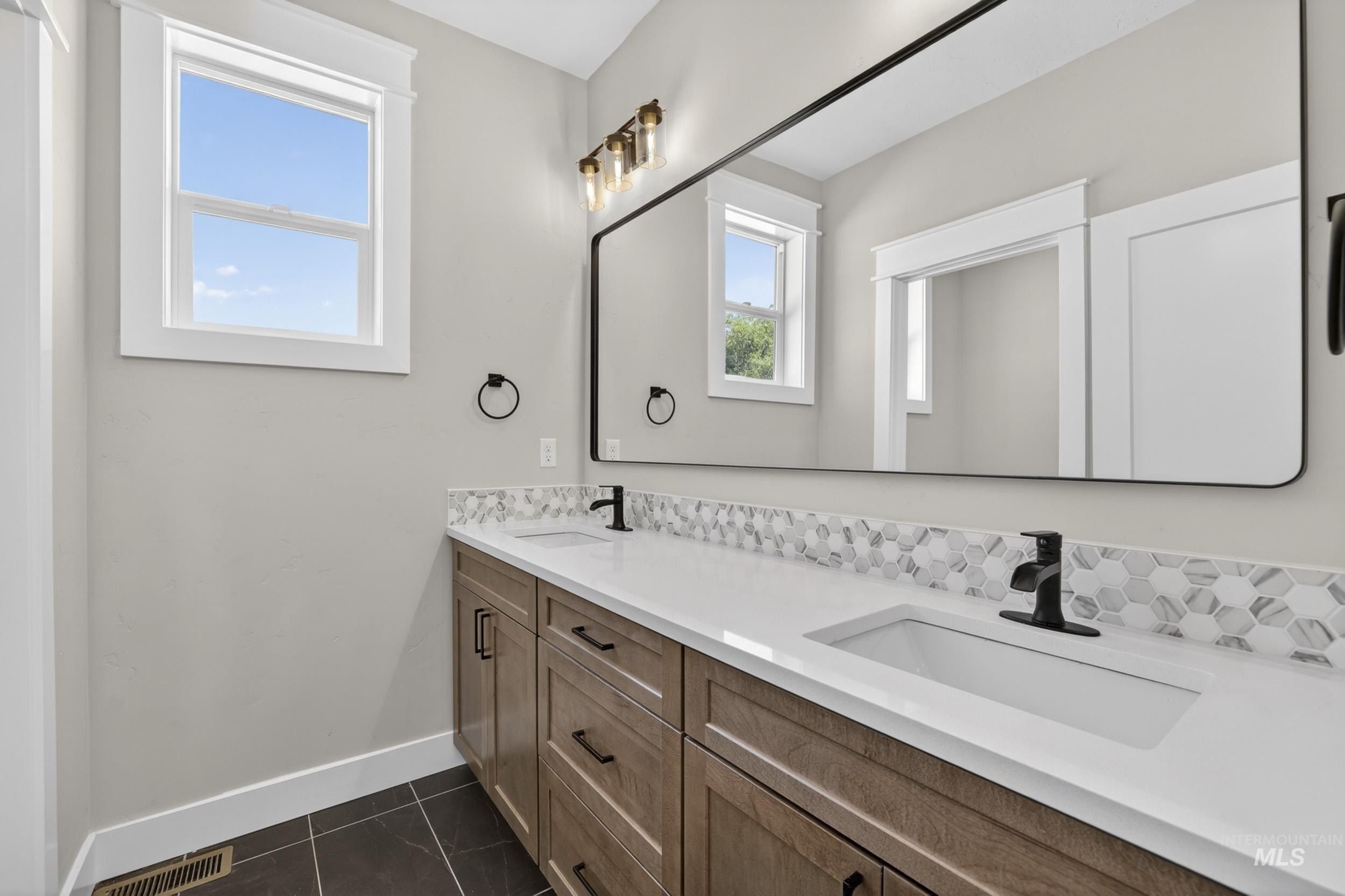 5540 Se Greenwood Ave. Mountain Home, ID 83647