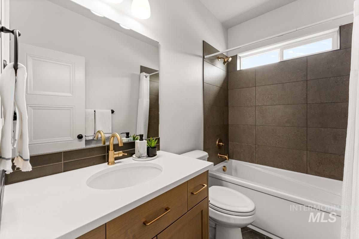 9121 W River Otter Dr. Boise, ID 83714