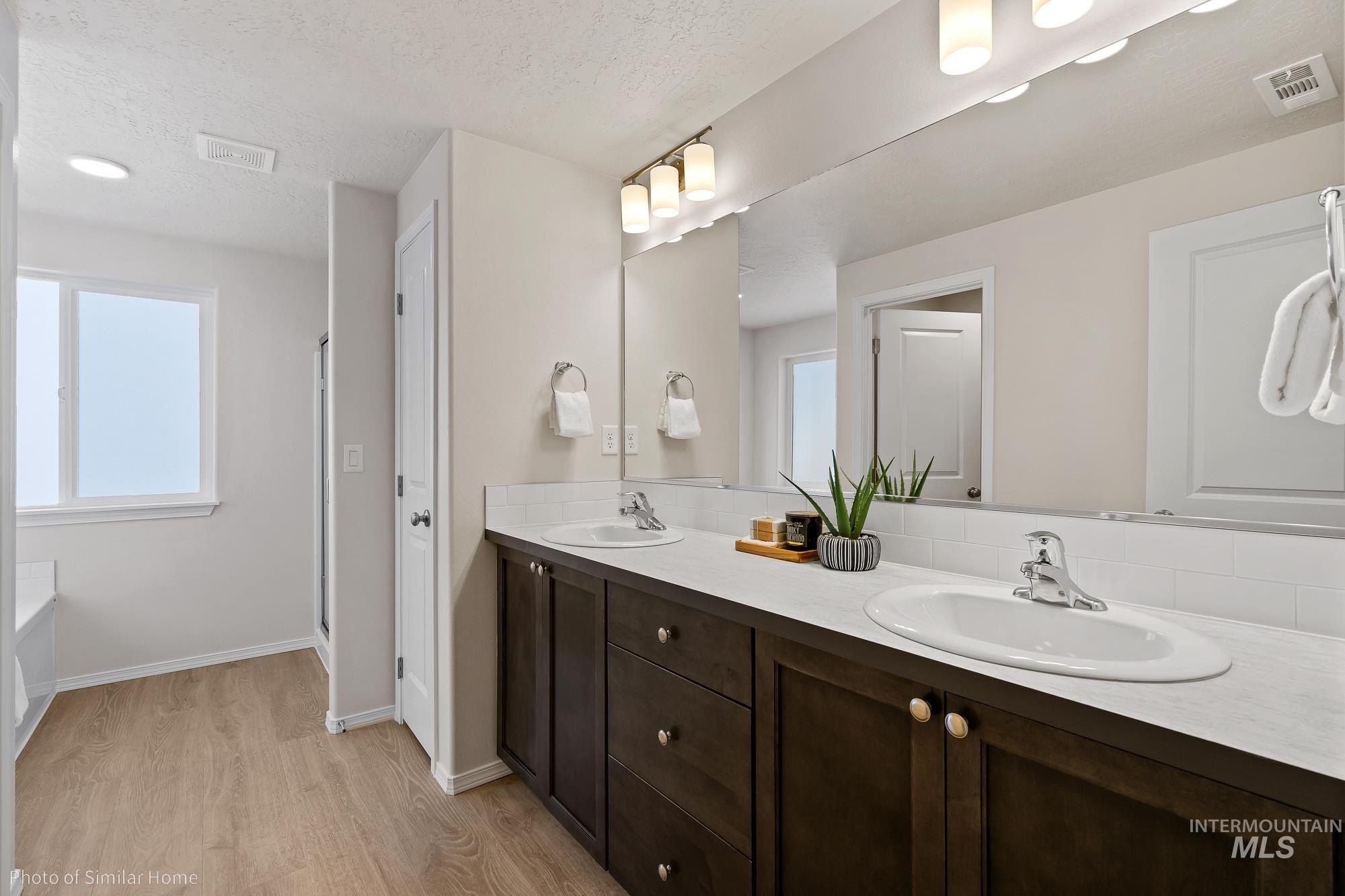 877 W Roan Ridge. Nampa, ID 83686