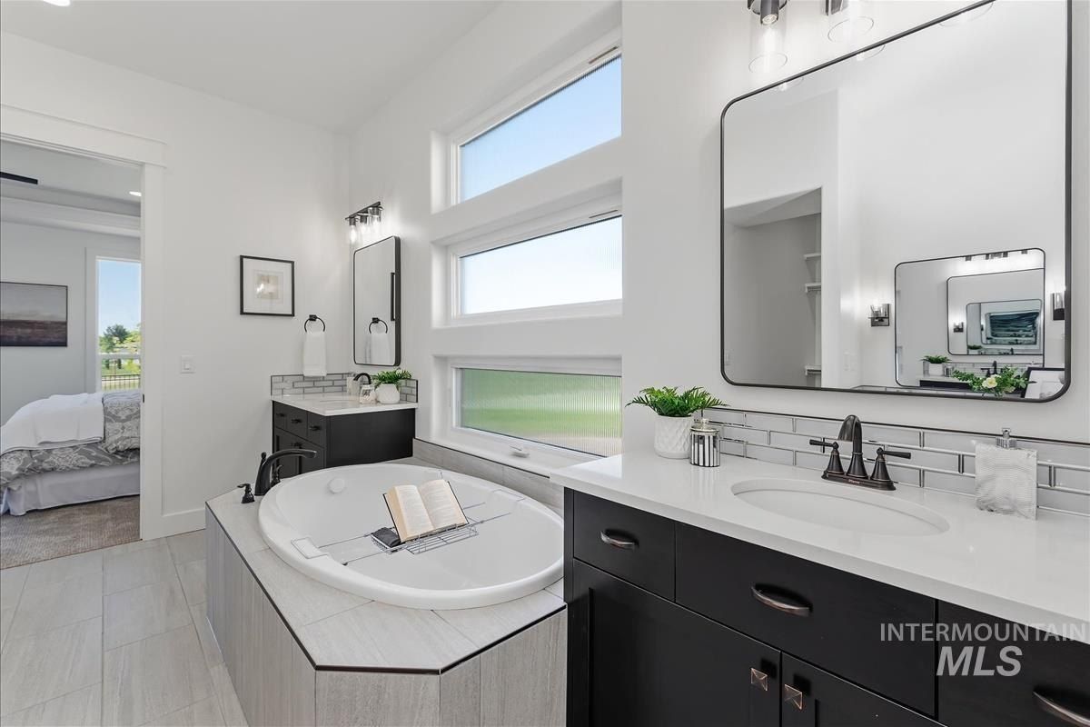 6897 E Chicken Hawk Loop. Nampa, ID 83686