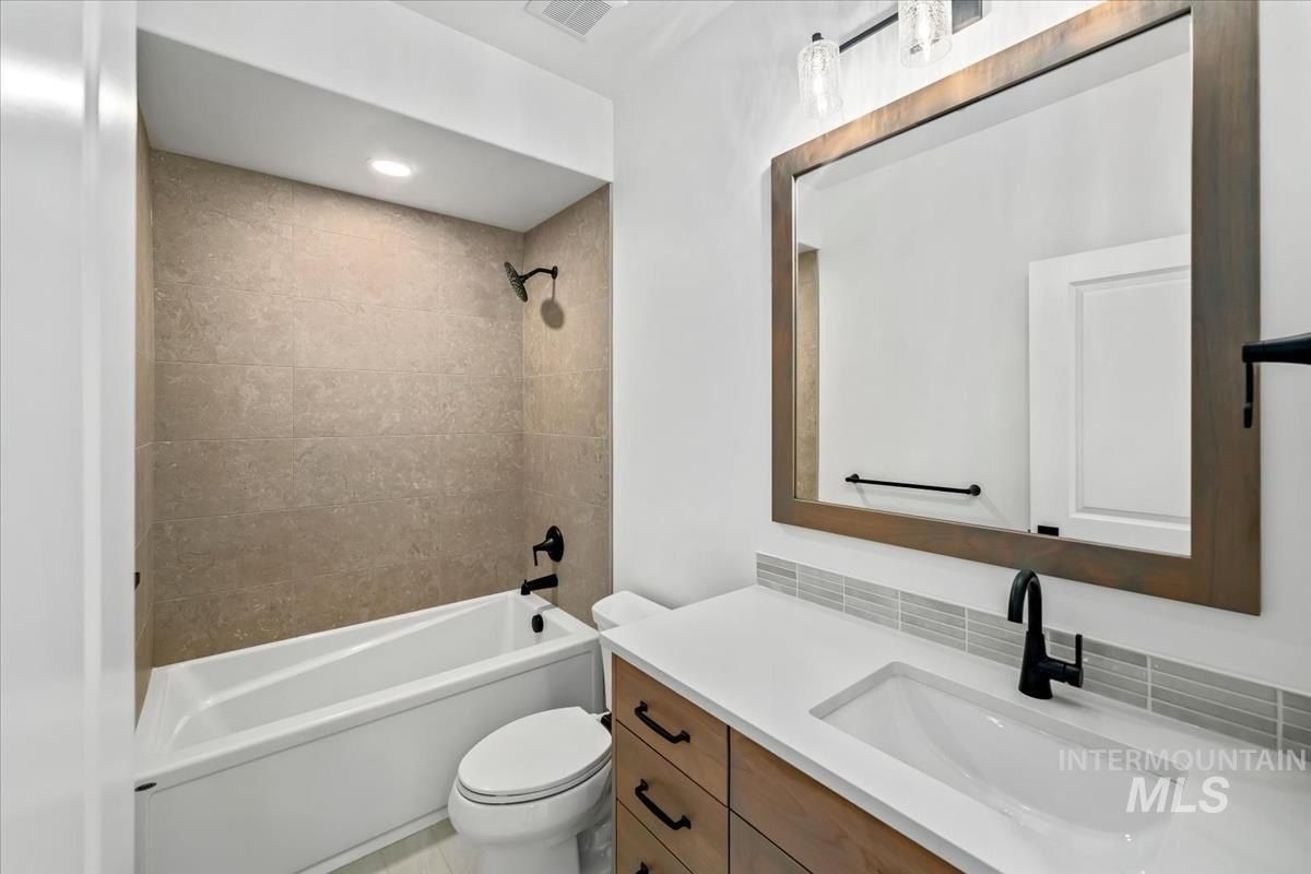 11049 W Lahinch Ln. Kuna, ID 83634