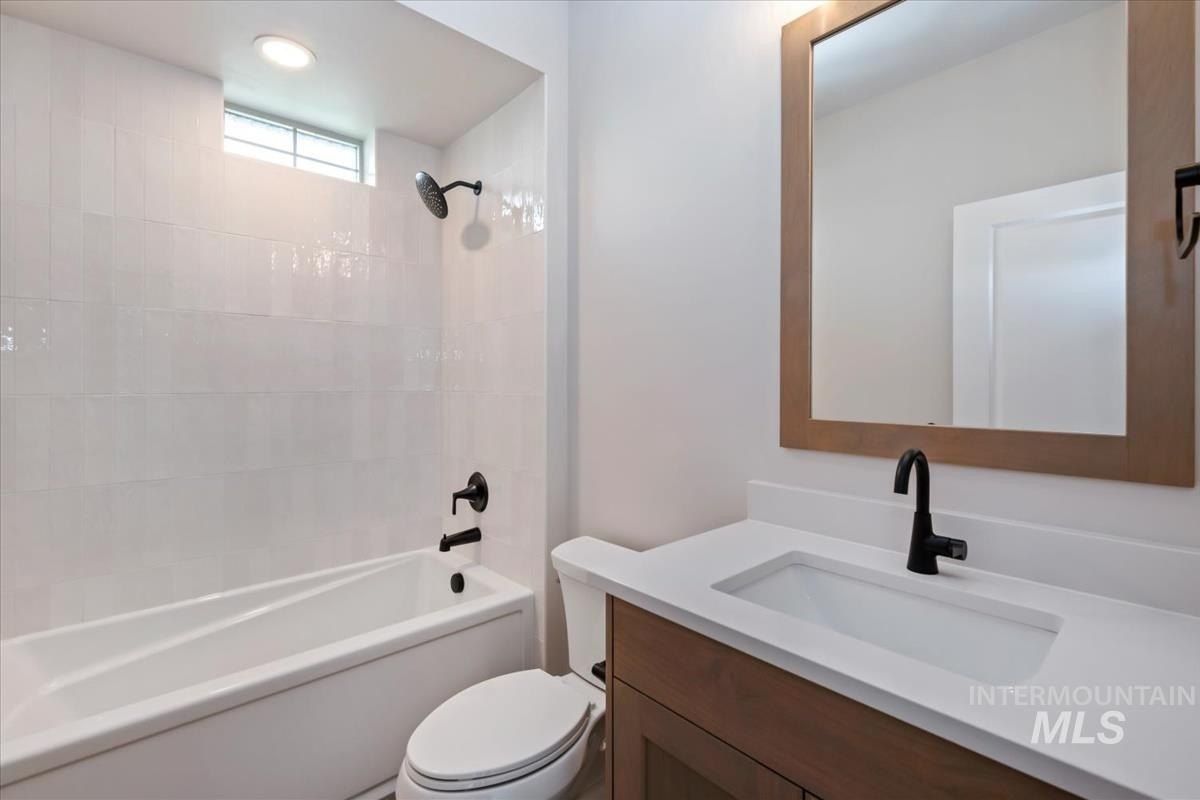 6422 N Barholm Ln. Eagle, ID 83616