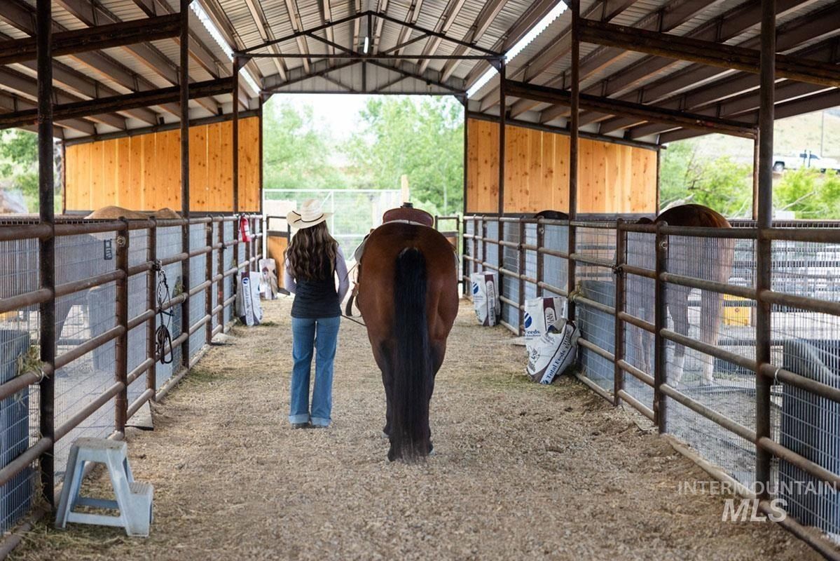 7206 Saddle Bred Way. Star, ID 83669