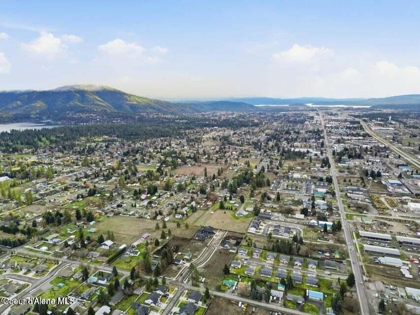 11083 N Armonia Way. Hayden, ID 83835
