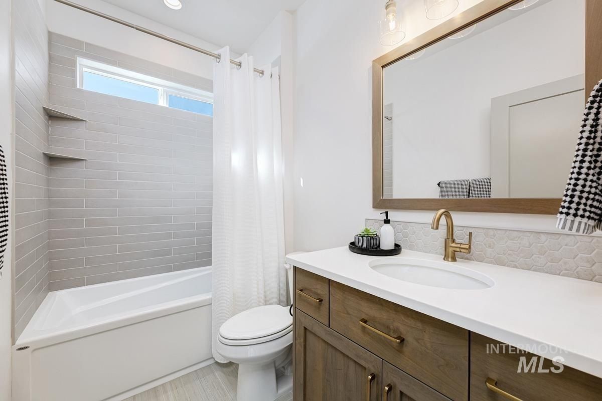 5817 S Gustav Ave. Meridian, ID 83642