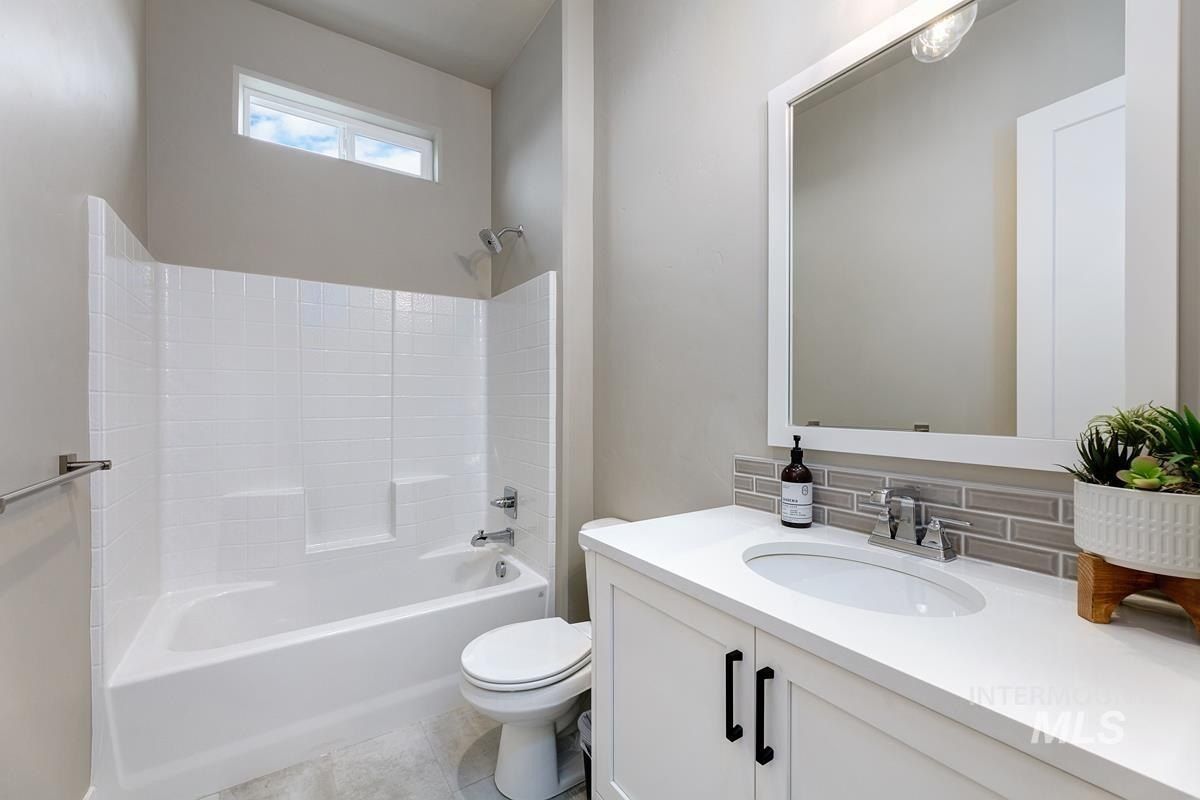 5829 S Gustav Ave. Meridian, ID 83642
