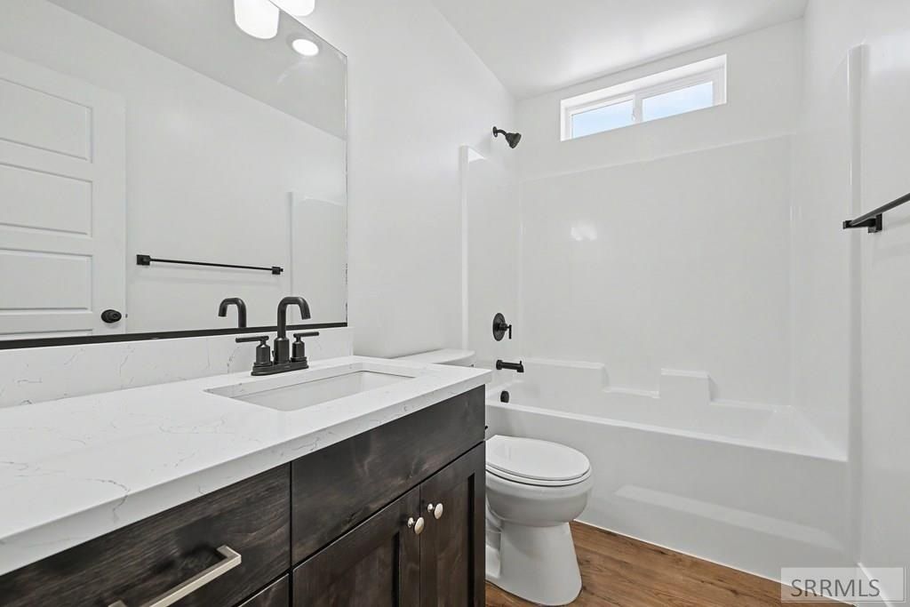 3148 Elixir Road. Ammon, ID 83406