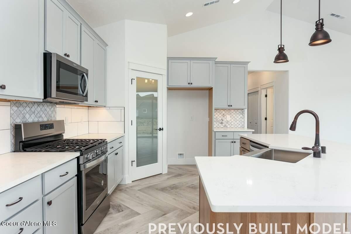 27174 N Dawson Loop. Athol, ID 83801