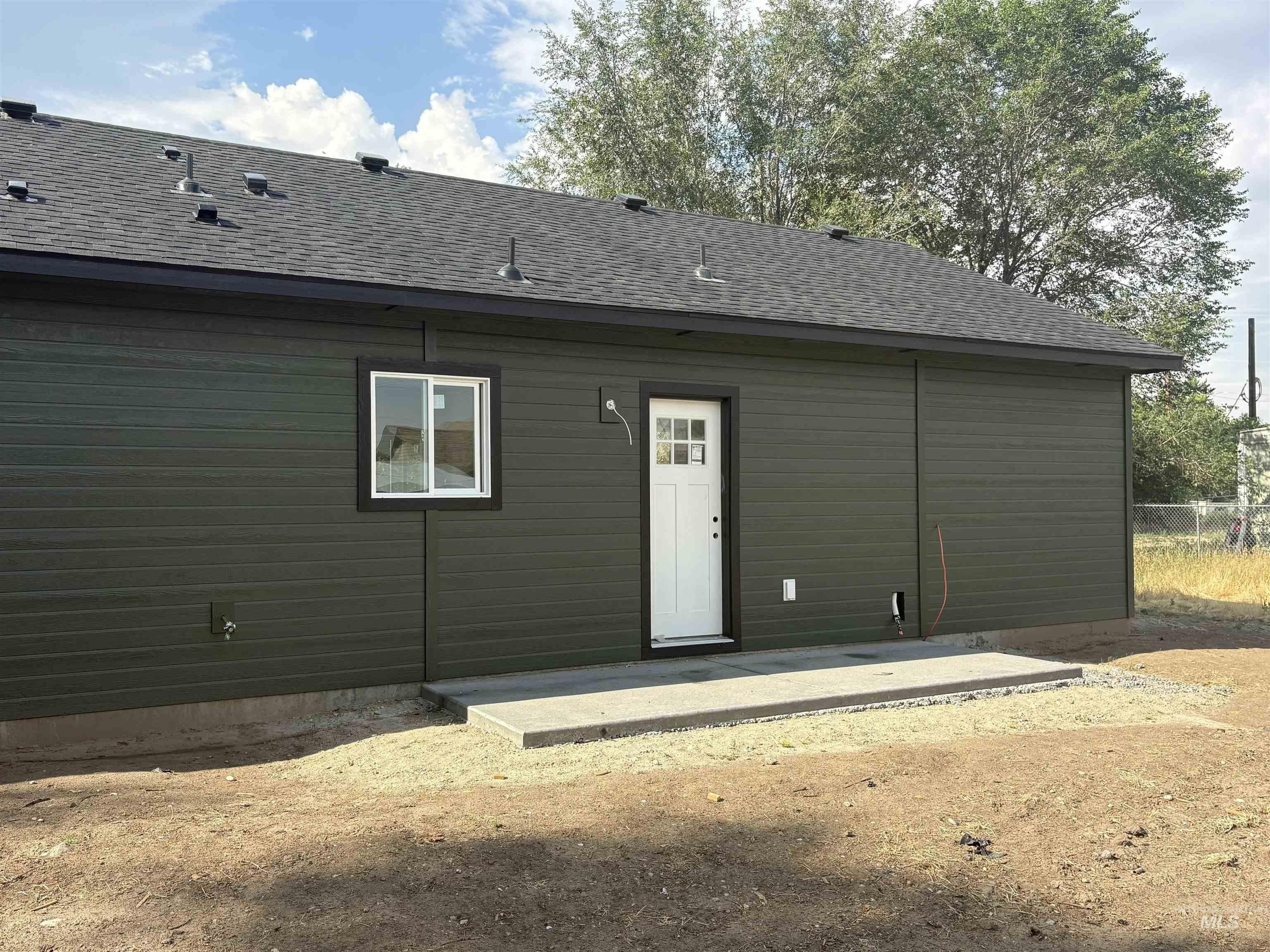 510 Baggins Lane. Homedale, ID 83628