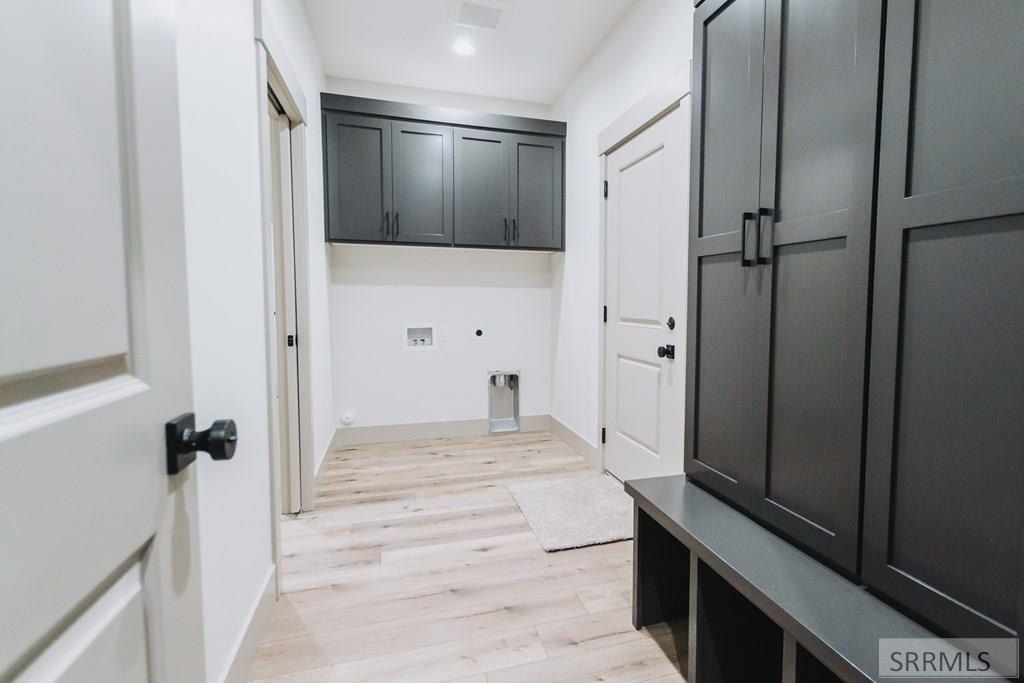 3419 Greenwillow Lane. Ammon, ID 83401