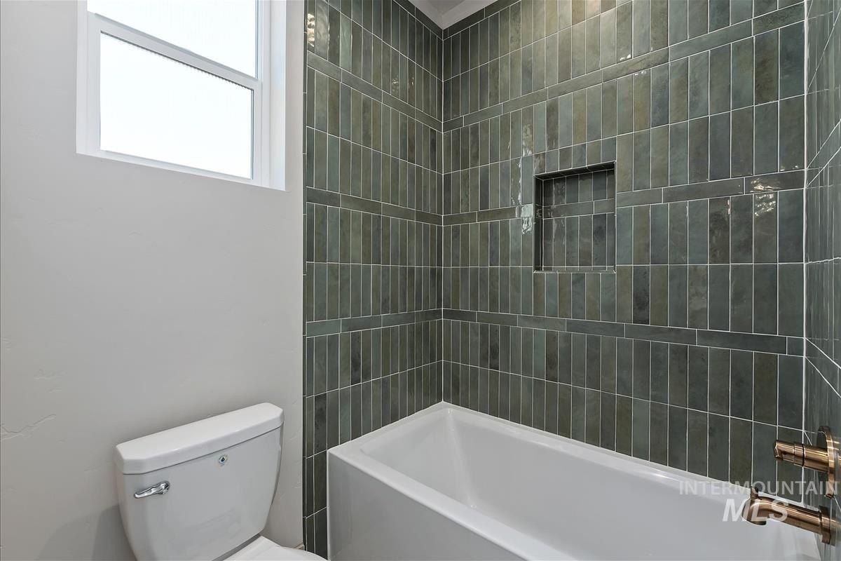 7006 E Chicken Hawk Loop. Nampa, ID 83686