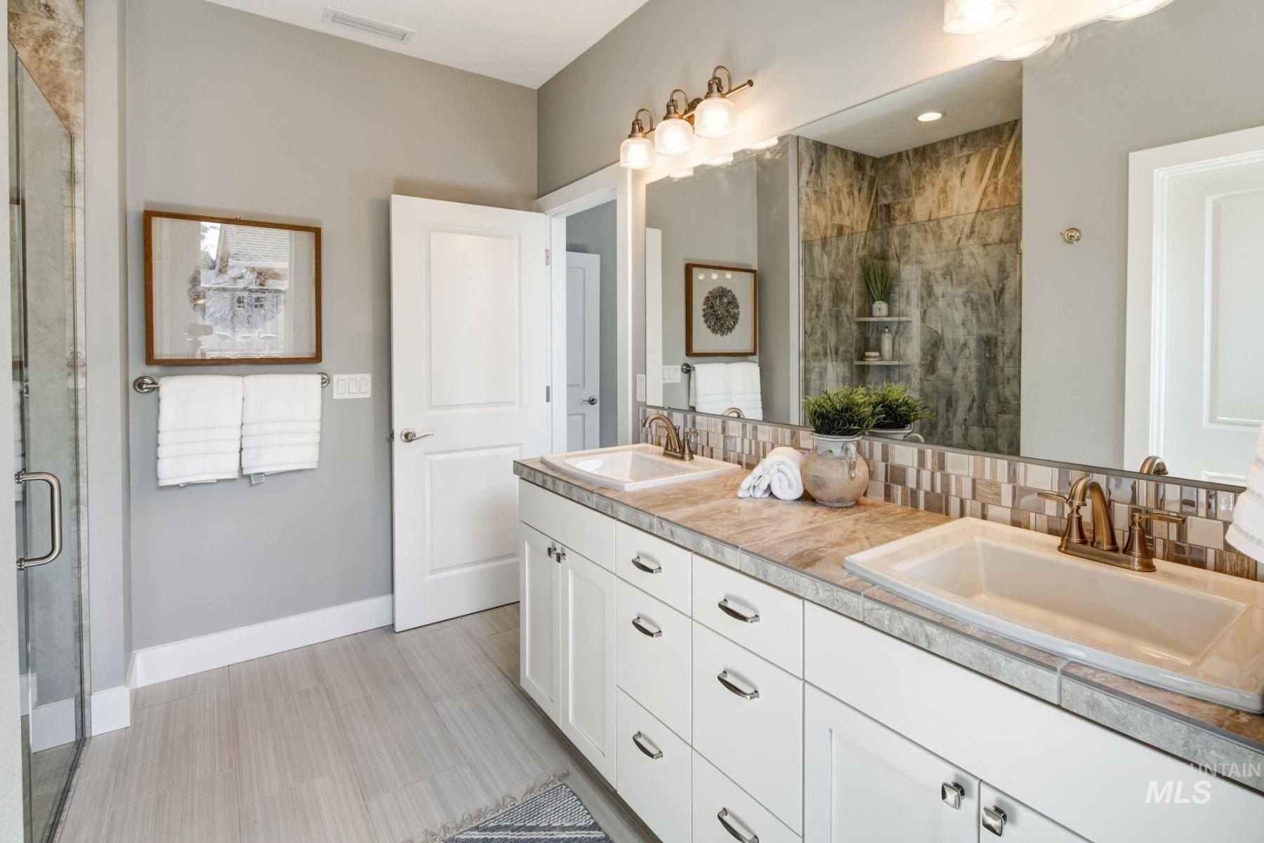 6138 N Arctic Fox Way. Meridian, ID 83646