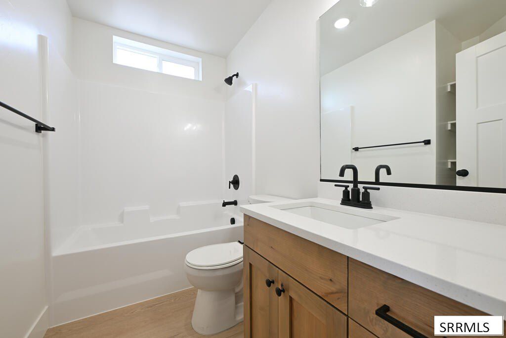 3073 Elixir Road. Ammon, ID 83406