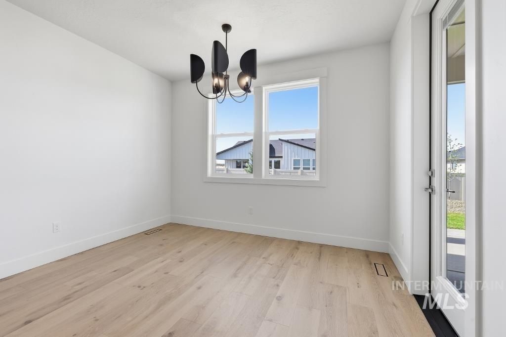 L8b1 Midberry Ct. Nampa, ID 83687
