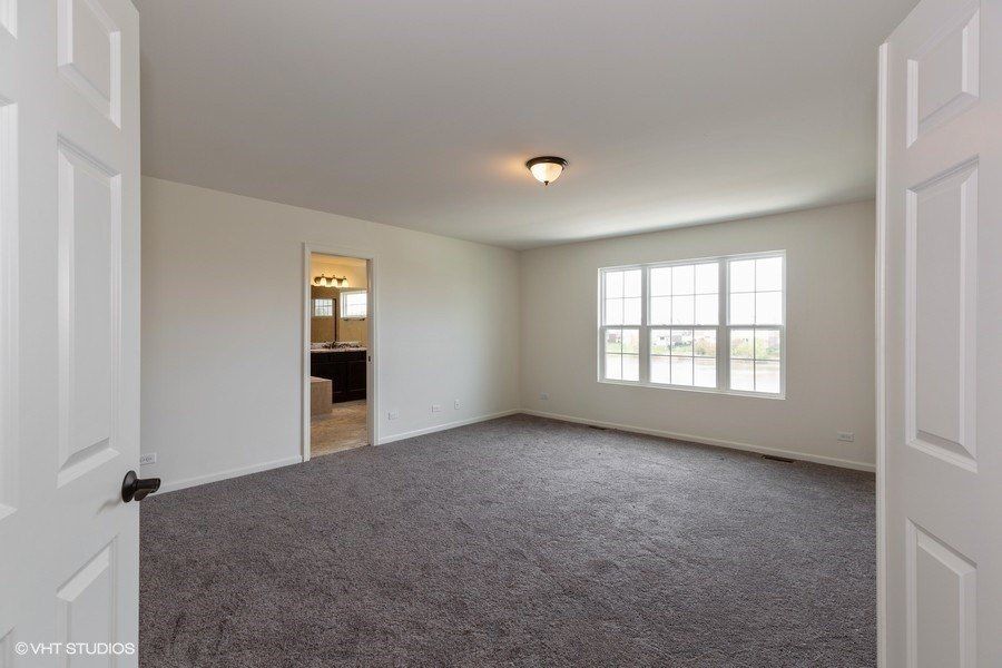 2137 Bilstone Drive. Lynwood, IL 60411