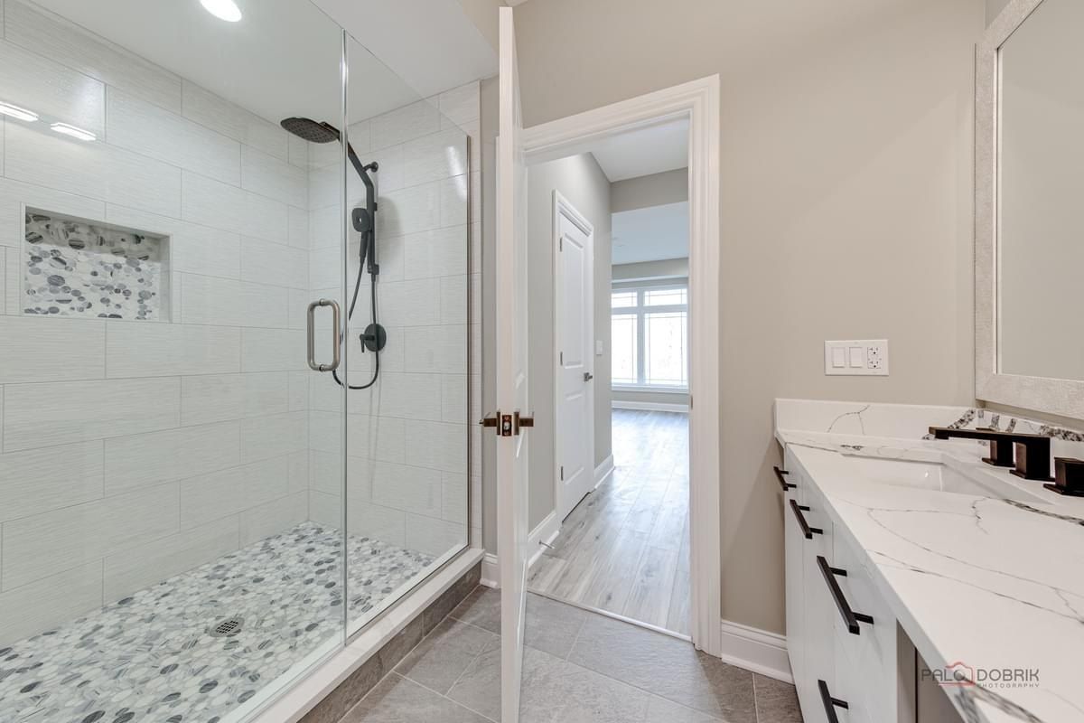 184 Lilah Court. Des Plaines, IL 60016