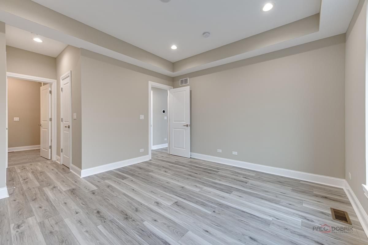 180 Lilah Court. Des Plaines, IL 60016