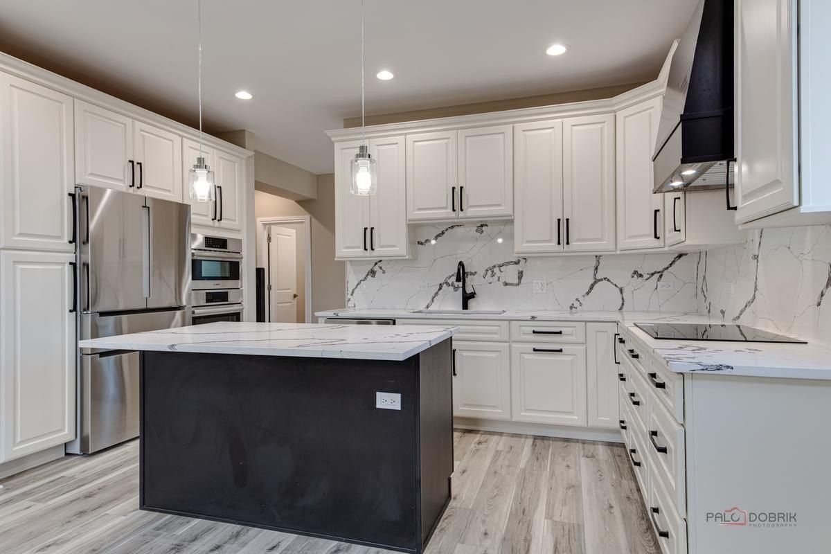 185 Eli Court. Des Plaines, IL 60016