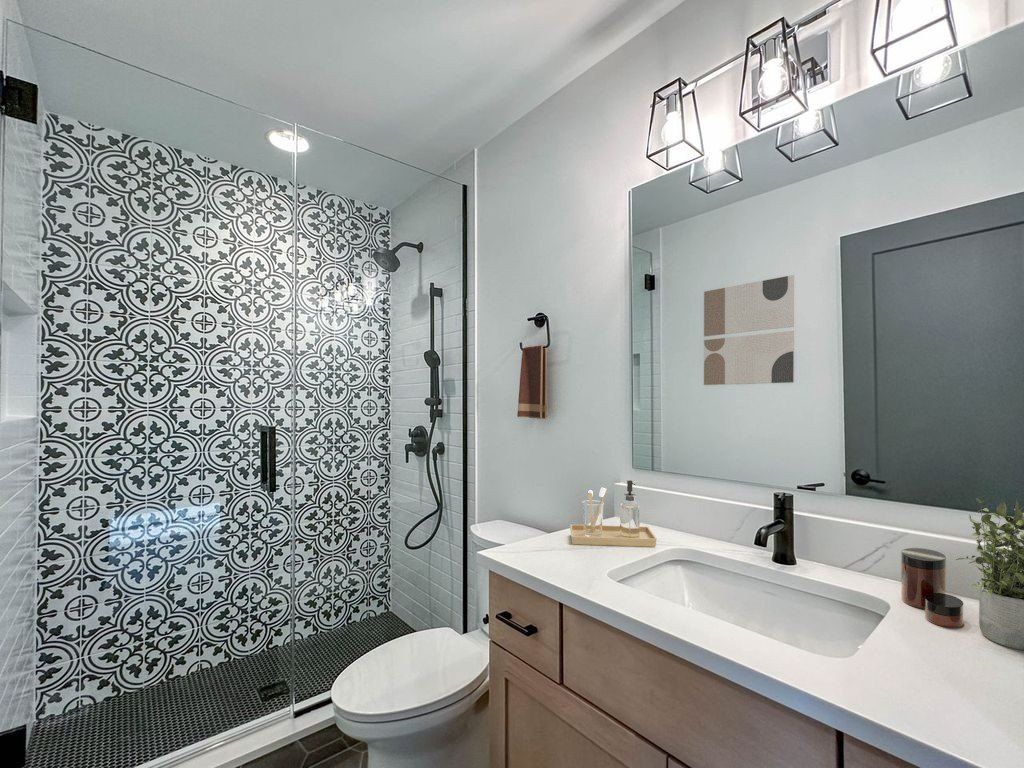 5S504 Radcliff Road. Naperville, IL 60563