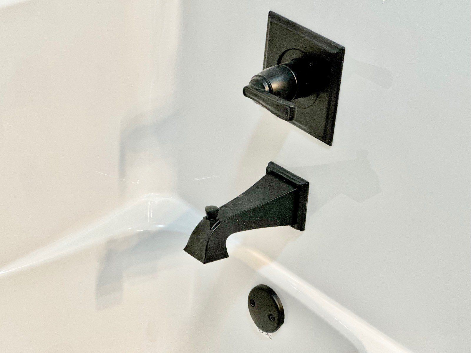 528 W 3Rd St. Flora, IL 62839