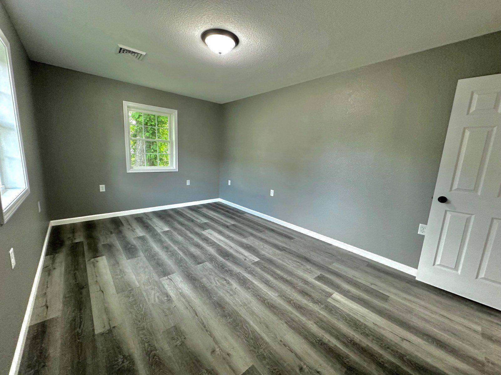 528 W 3Rd St. Flora, IL 62839