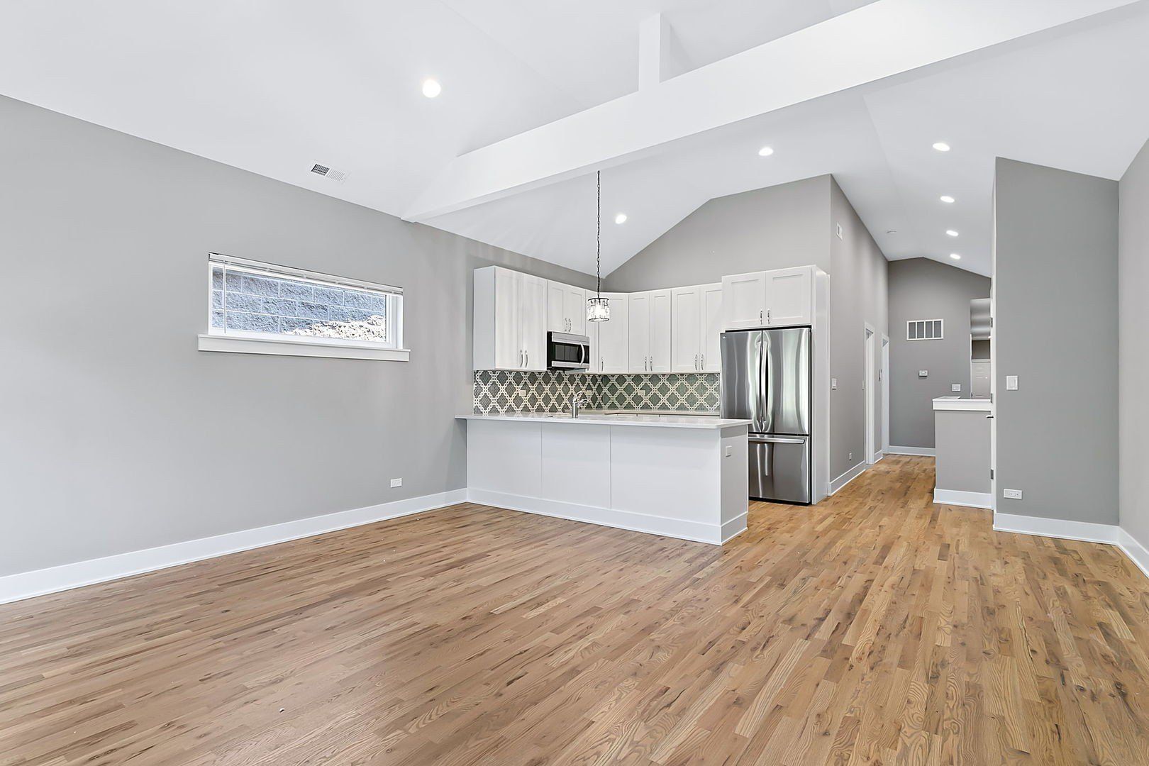 4231 S Champlain Avenue. Chicago, IL 60653