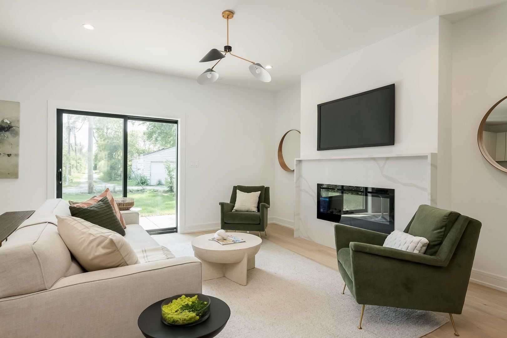 3811 W Pratt Avenue. Lincolnwood, IL 60712