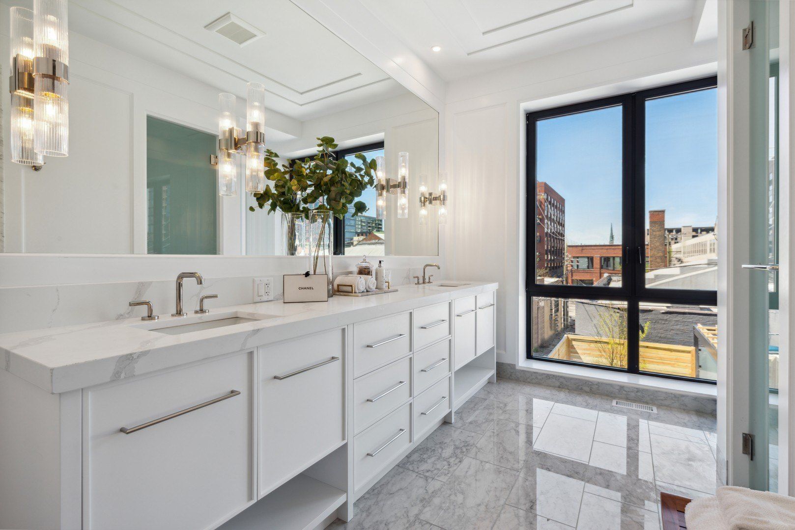 116 N Willard Court. Chicago, IL 60607