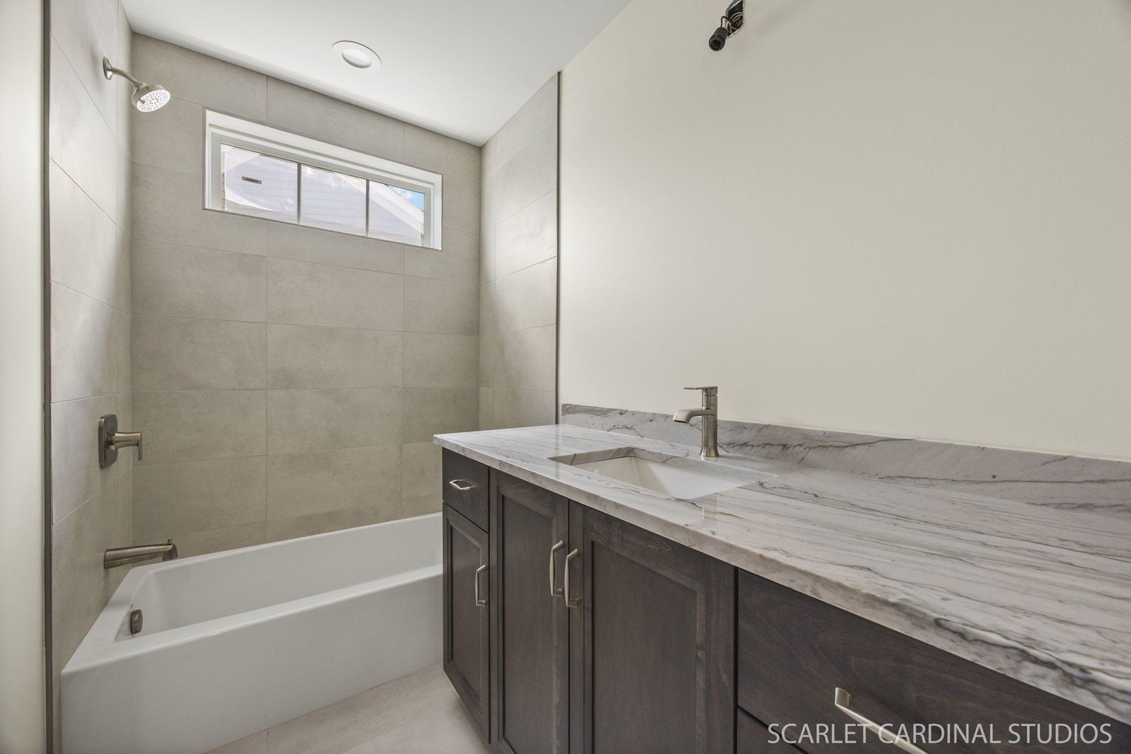 831 Avon Court. Glen Ellyn, IL 60137
