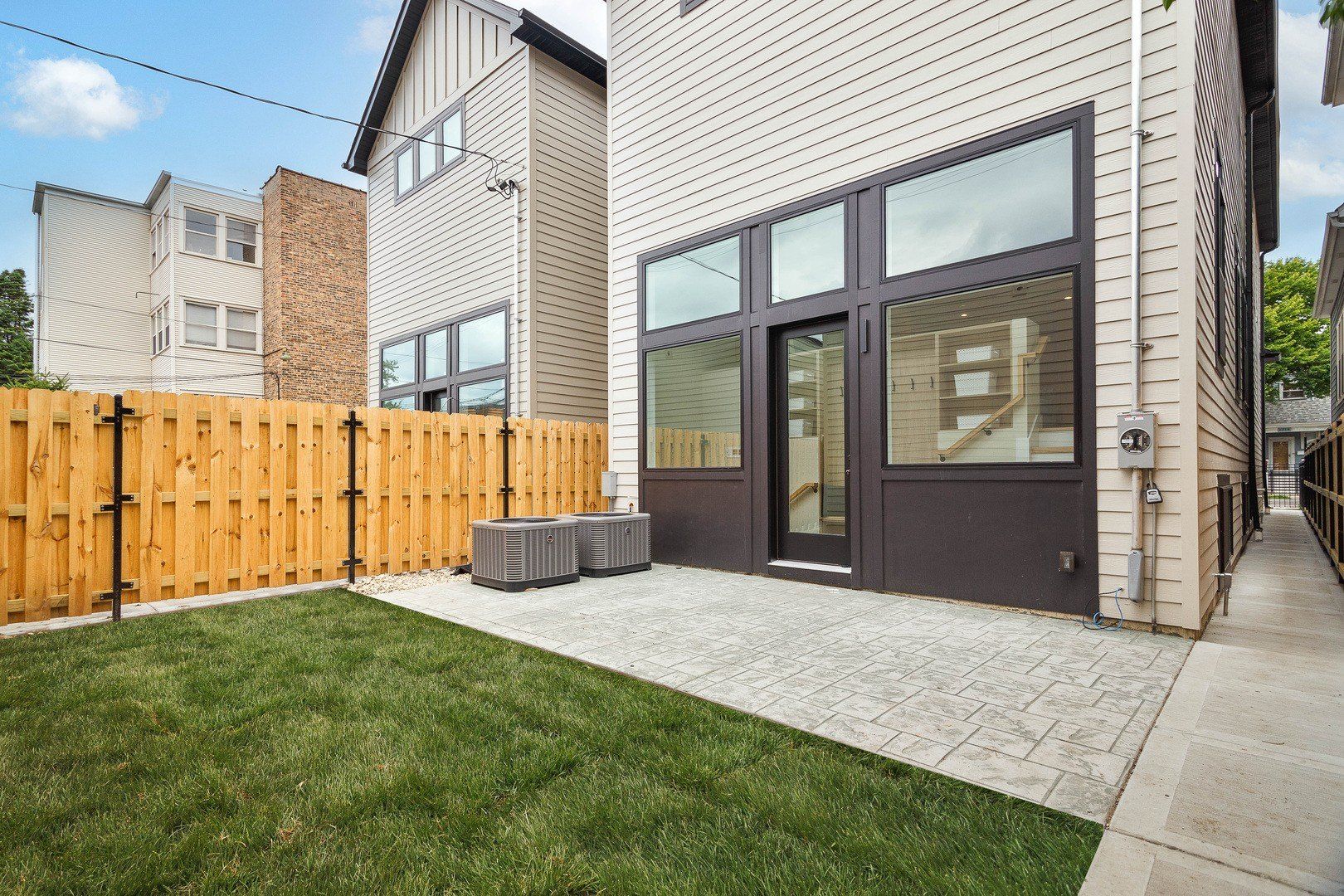 1719 W Foster Avenue. Chicago, IL 60640