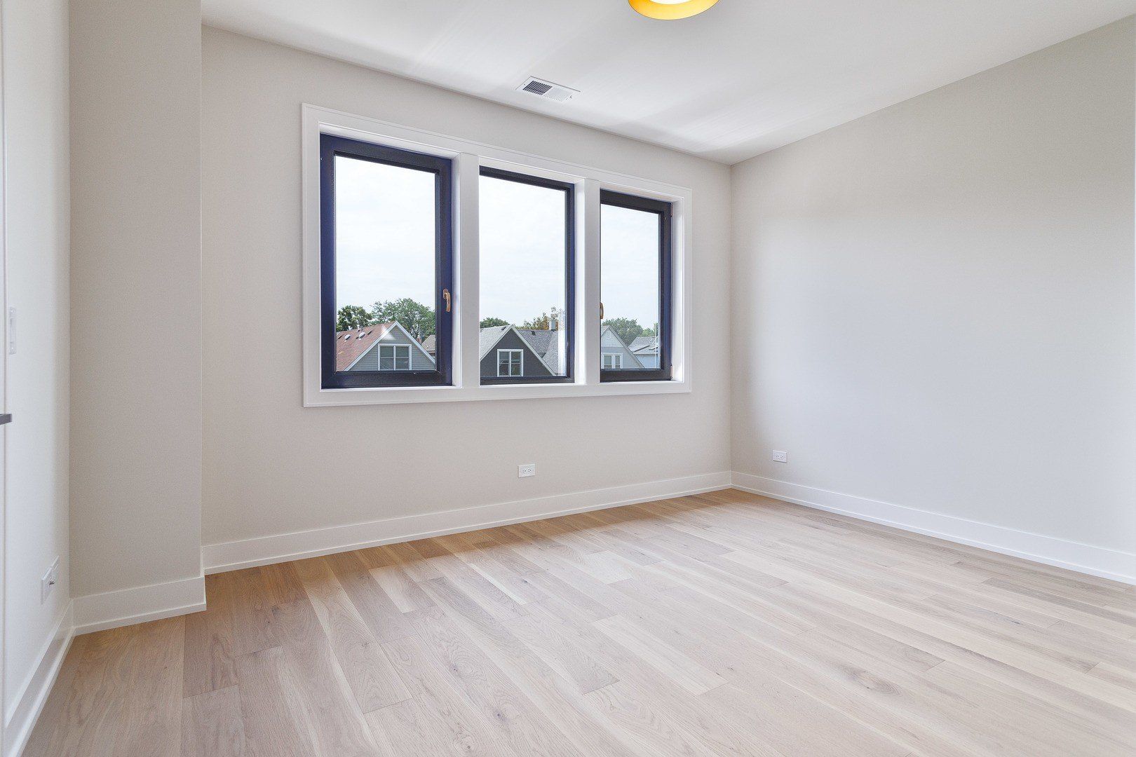 2438 W Berteau Avenue. Chicago, IL 60618