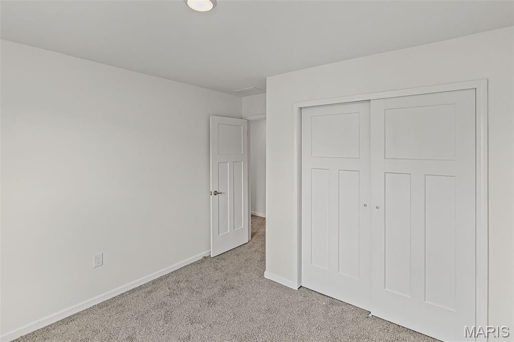 24 Queensway Drive. Belleville, IL 62226