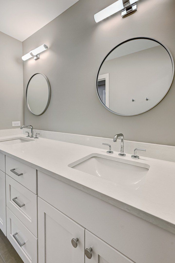 131 Harding Court. Glen Ellyn, IL 60137