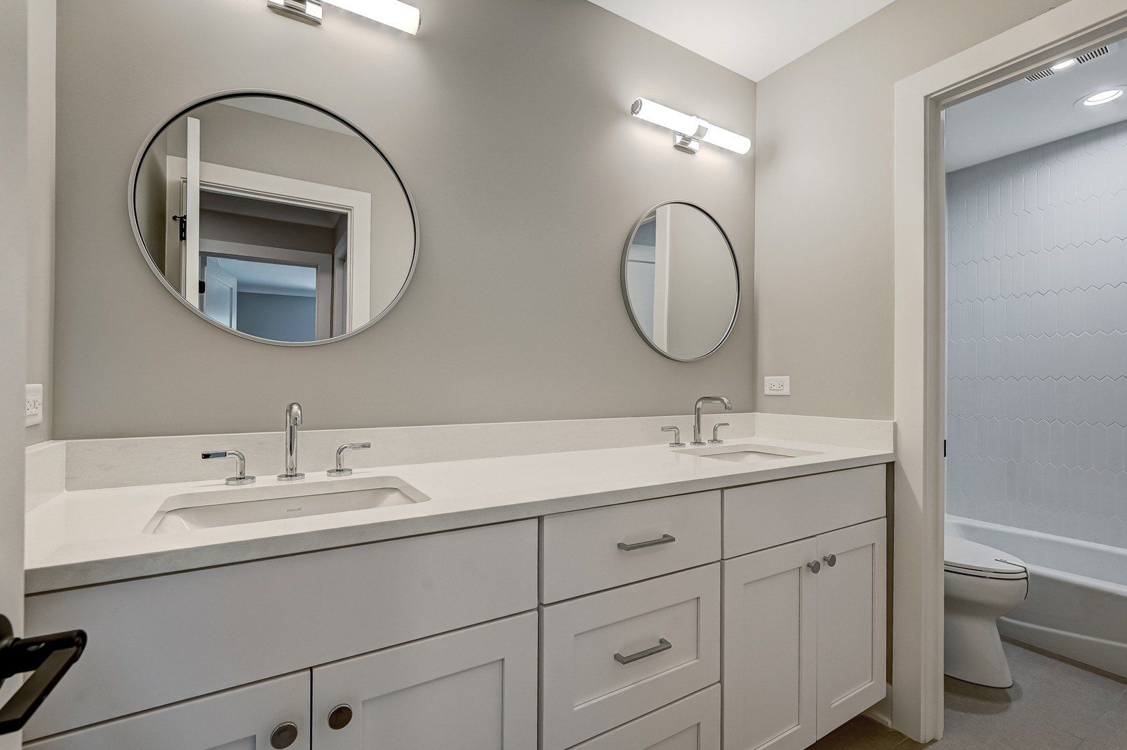 131 Harding Court. Glen Ellyn, IL 60137