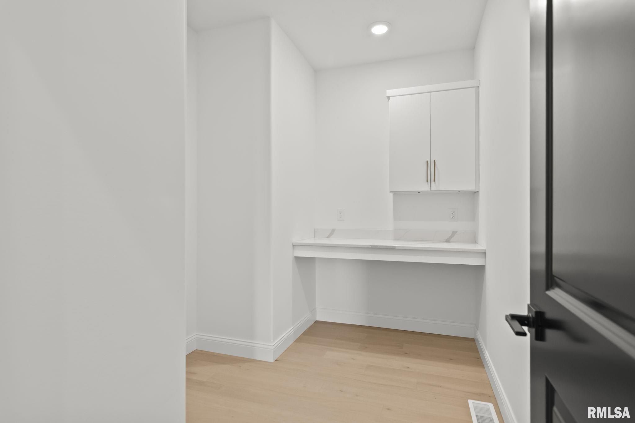 5302 Verdant Lane. Springfield, IL 62711