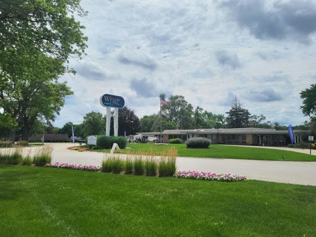 1167 Candida Road 532. Elgin, IL 60123