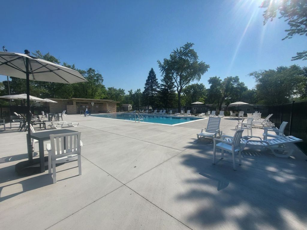 82 Northshore Road 491. Elgin, IL 60123