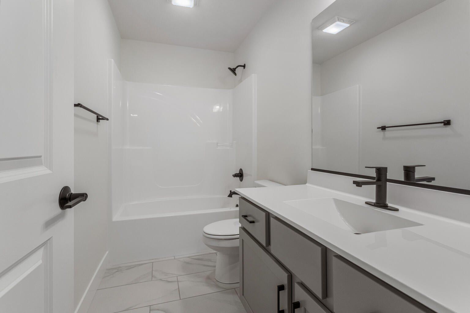 25 Meadow Drive. Monticello, IL 61856