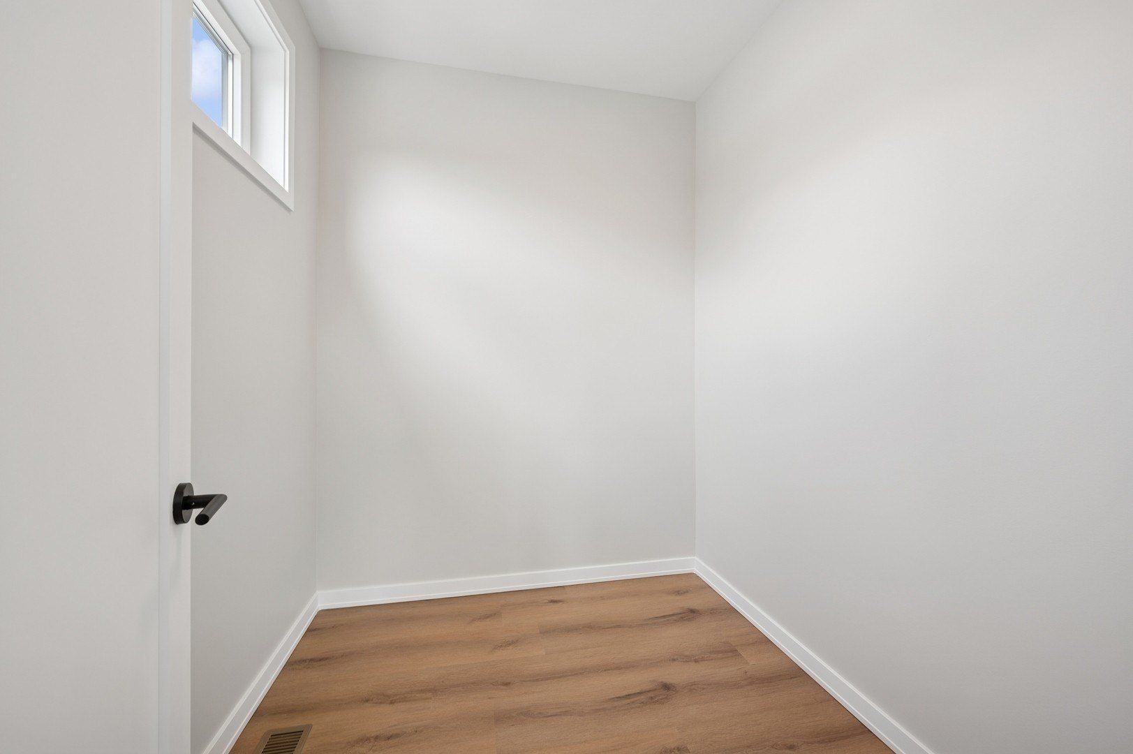 944 Beloit Avenue. Forest Park, IL 60130