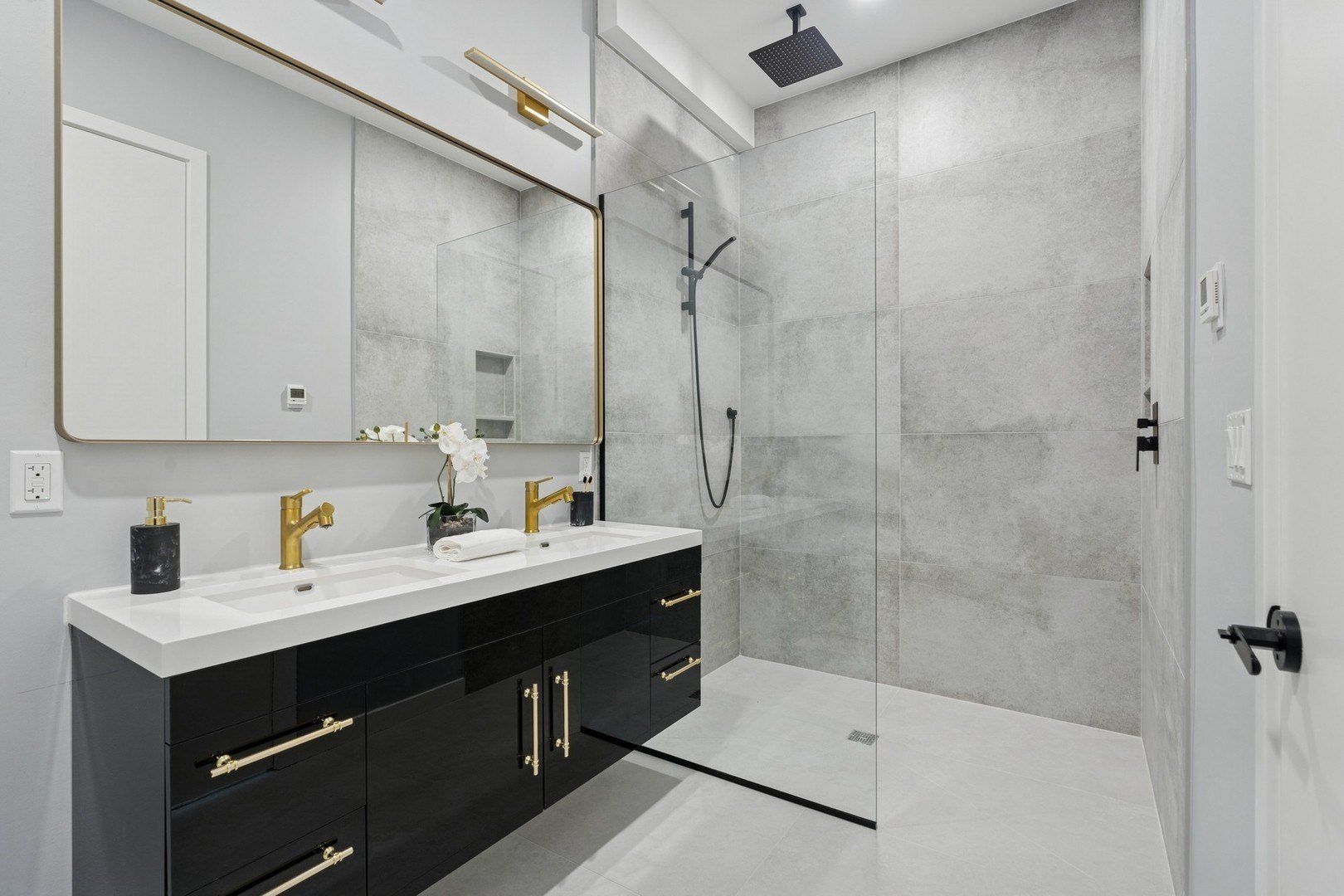 5830 N Lincoln Avenue. Chicago, IL 60659