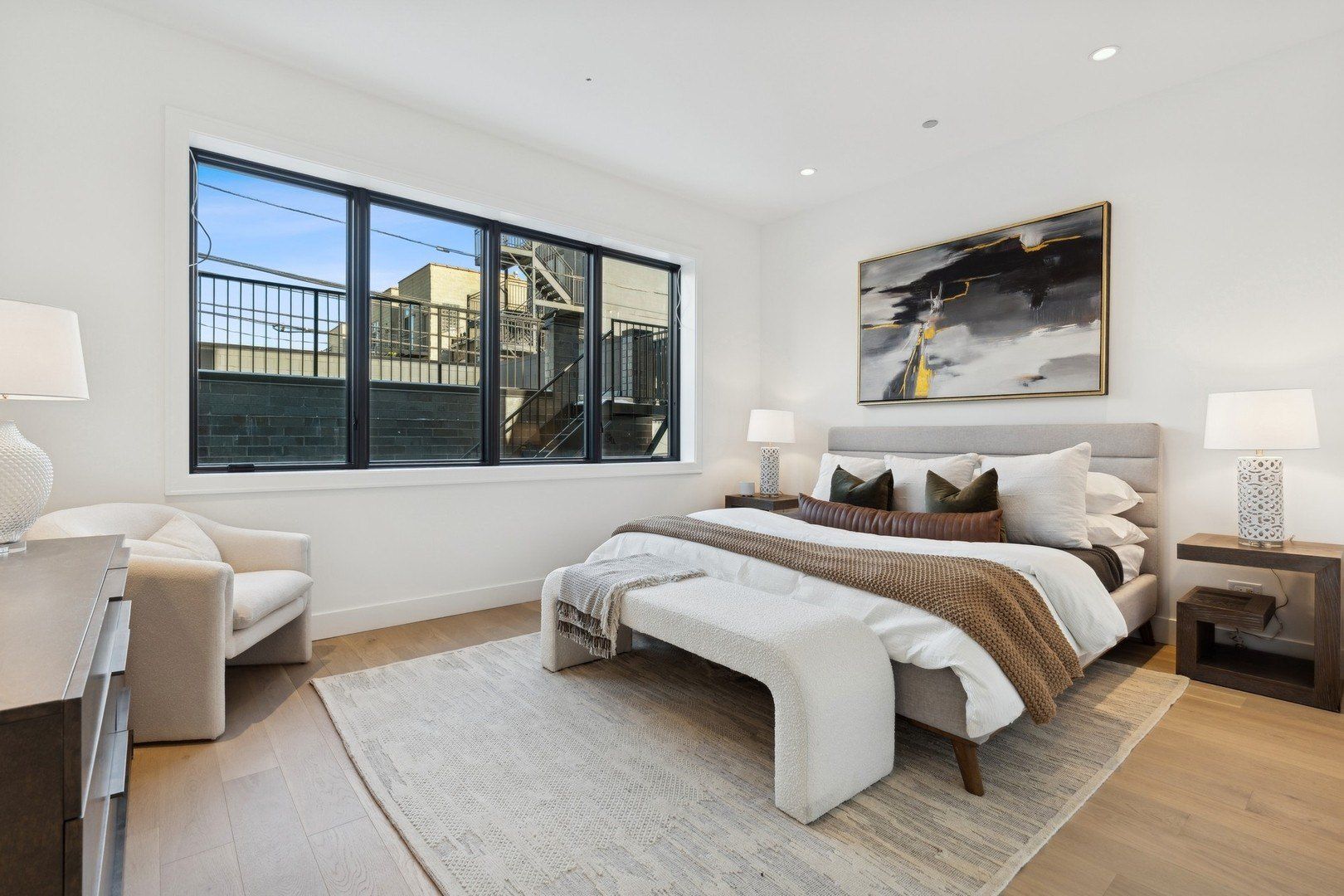 2237 W Roscoe Street. Chicago, IL 60618