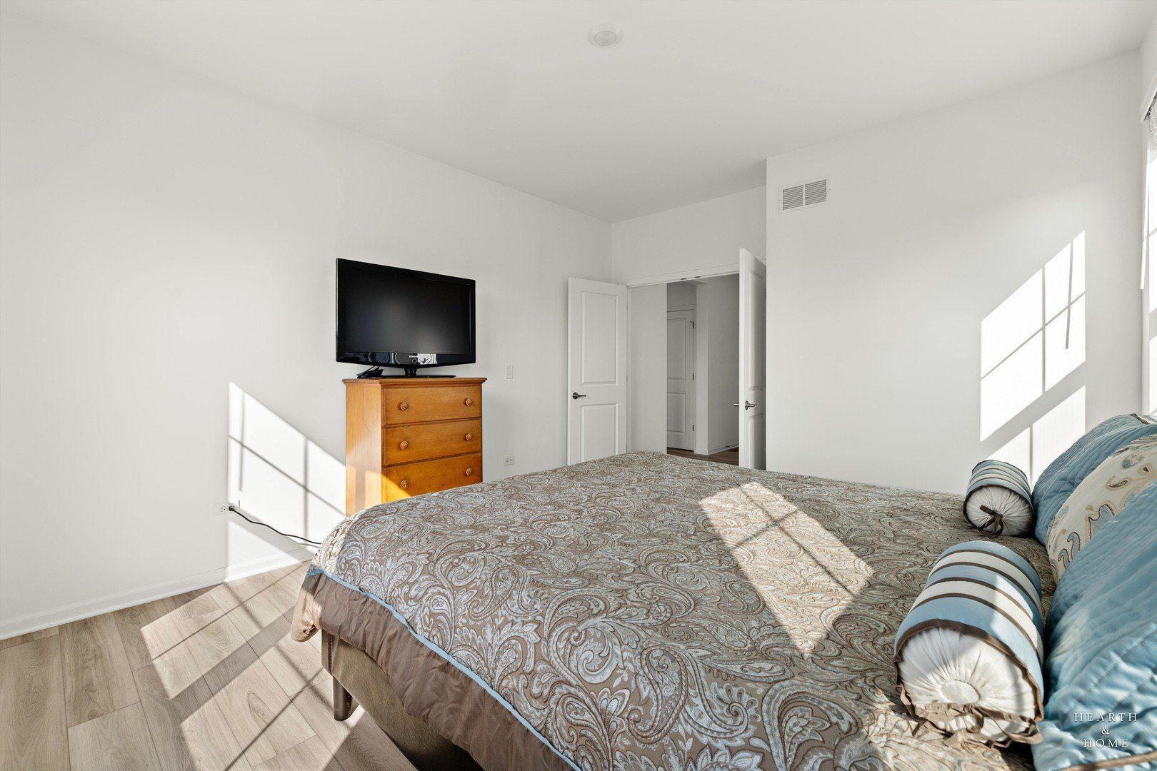 1214 Buckeye Circle. Crystal Lake, IL 60012