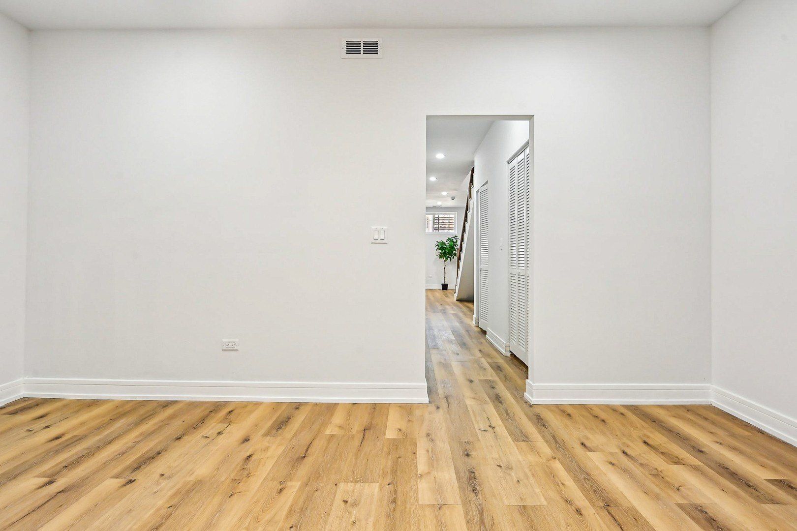 942 N Harding Avenue. Chicago, IL 60651