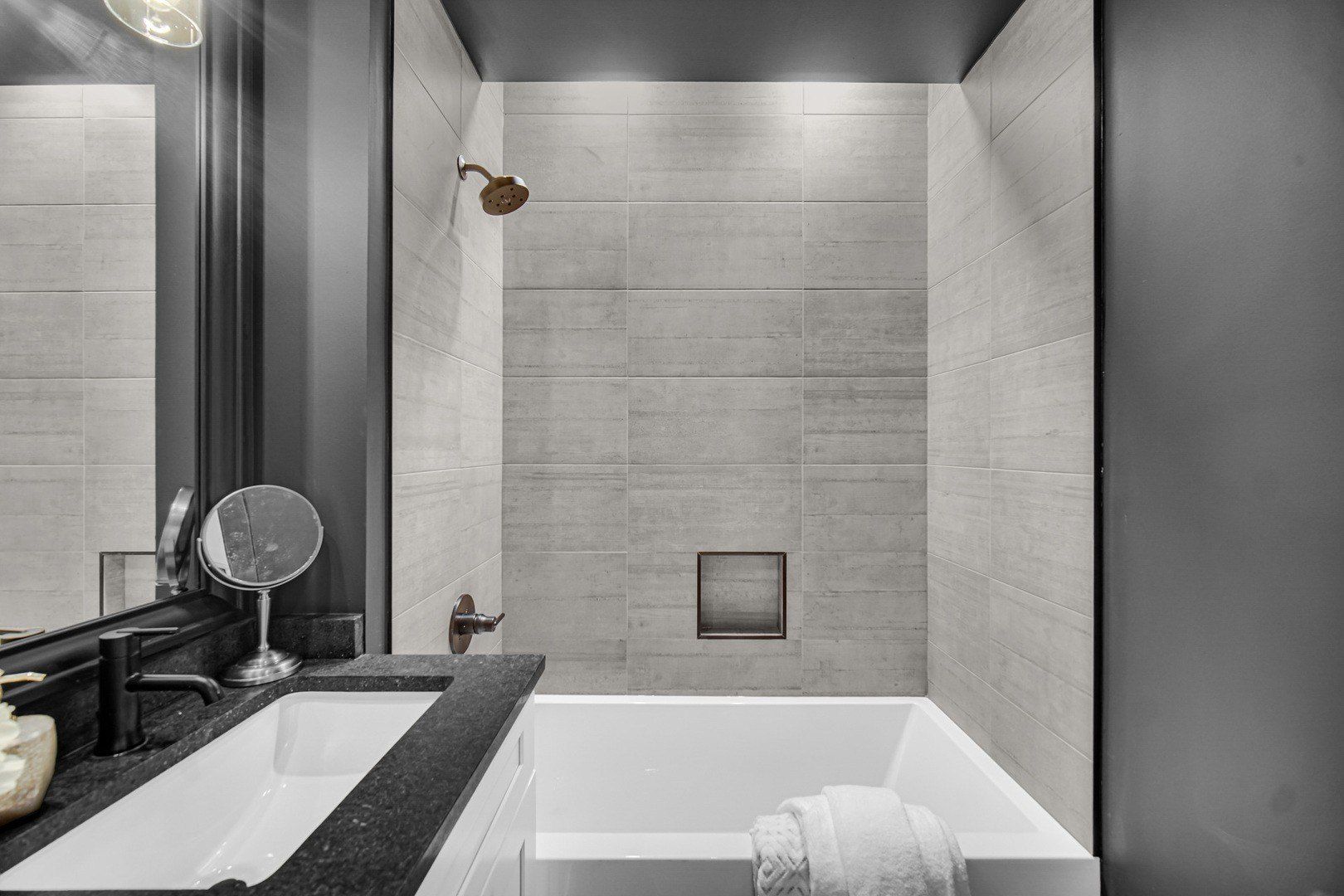 3107 S Giles Avenue. Chicago, IL 60616