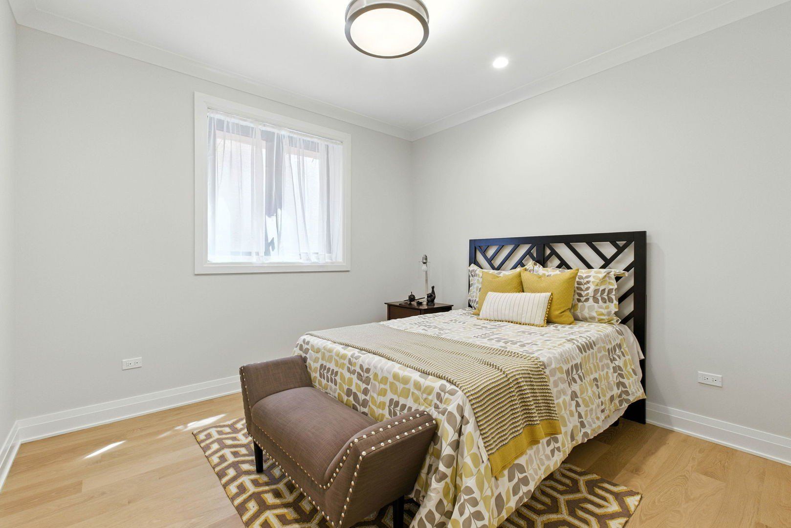 908 W Fullerton Avenue. Chicago, IL 60614